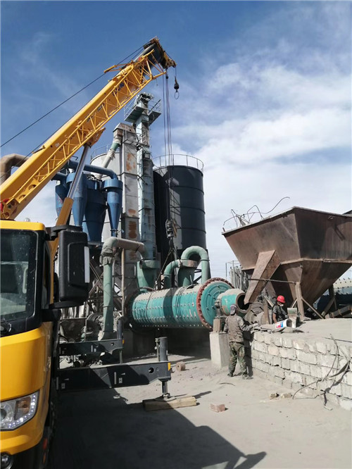 西峡县设备搬运等各类工程项目中，吊车起着关键作用