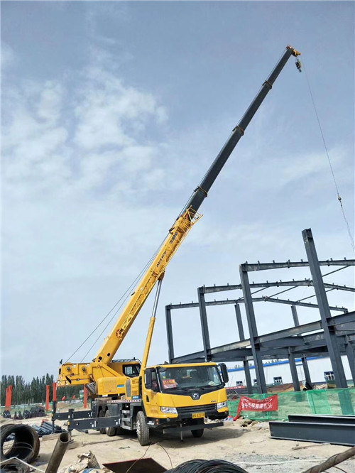 西峡县超高层建筑钢结构吊装案例